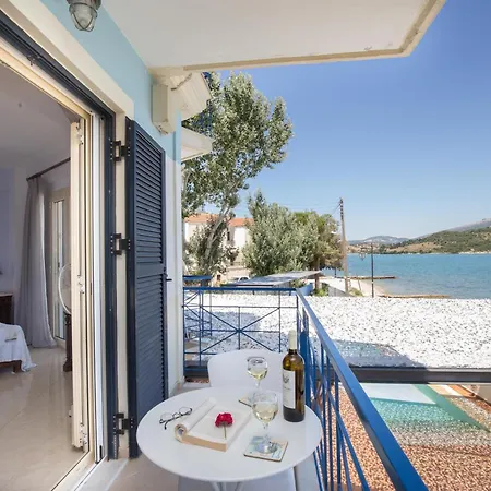 Salty Breeze Beachfront Apartment *