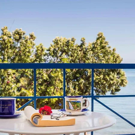 アパート Salty Breeze Beachfront Apartment リジア