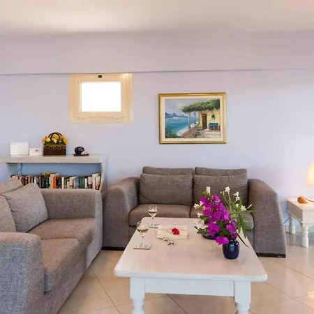 Salty Breeze Beachfront Apartment * リジア