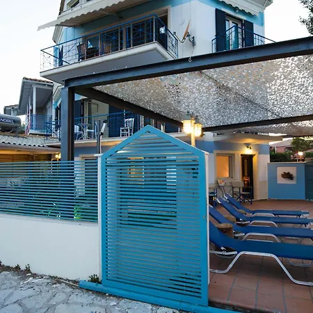 Salty Breeze Beachfront Apartment アパート リジア