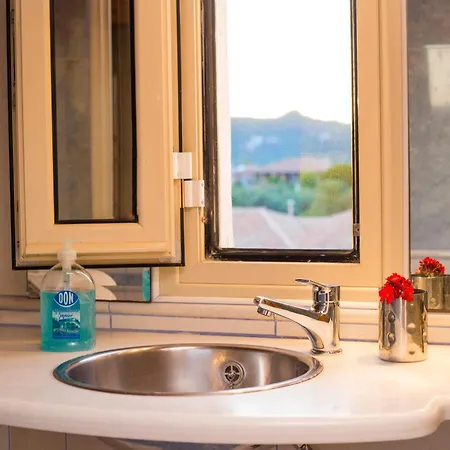 Salty Breeze Beachfront Lägenhet *