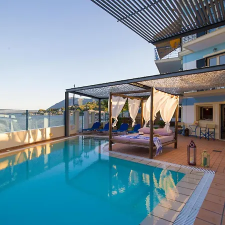 Salty Breeze Beachfront *