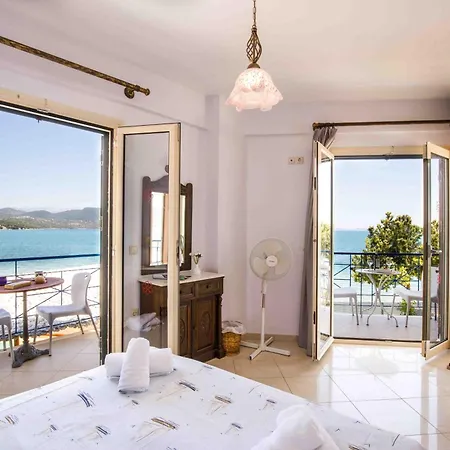 Salty Breeze Beachfront Λυγιά