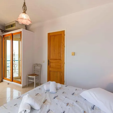 아파트 Salty Breeze Beachfront Apartment 리지아